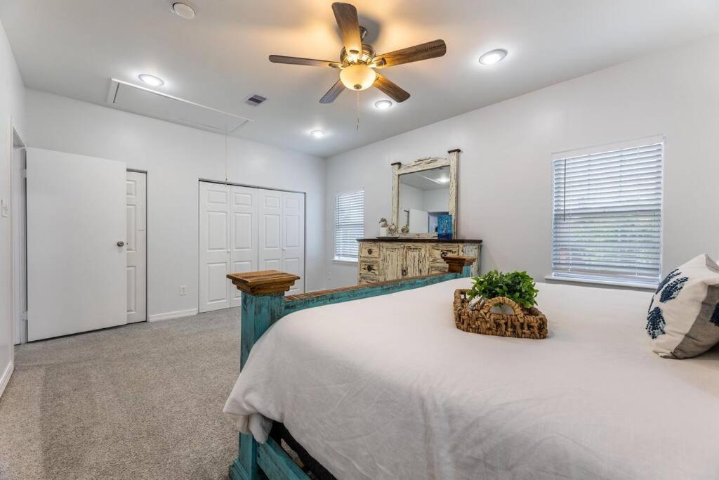 5/3 With A Heated Pool 2 Min From Beach, Updated Galveston Eksteriør billede